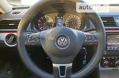 Седан Volkswagen Passat 2012 в Киеве