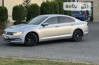 Седан Volkswagen Passat 2015 в Львове