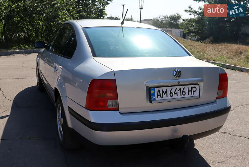 Седан Volkswagen Passat 1999 в Попельне