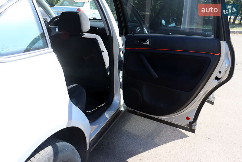 Седан Volkswagen Passat 1999 в Попельне