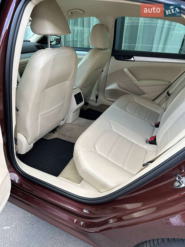 Седан Volkswagen Passat 2013 в Києві