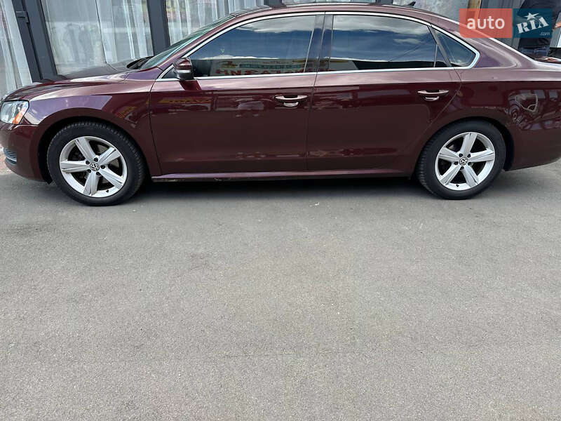 Седан Volkswagen Passat 2013 в Києві