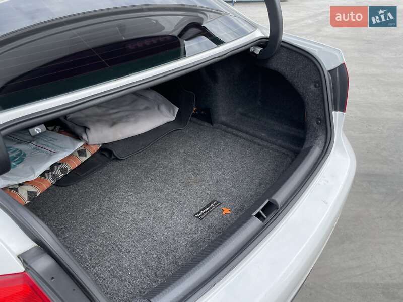 Седан Volkswagen Passat 2014 в Кременчуге