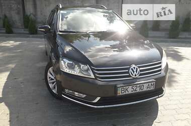 Універсал Volkswagen Passat 2012 в Сарнах