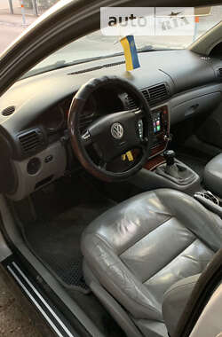 Седан Volkswagen Passat 2003 в Днепре