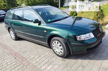 Универсал Volkswagen Passat 1998 в Рокитном