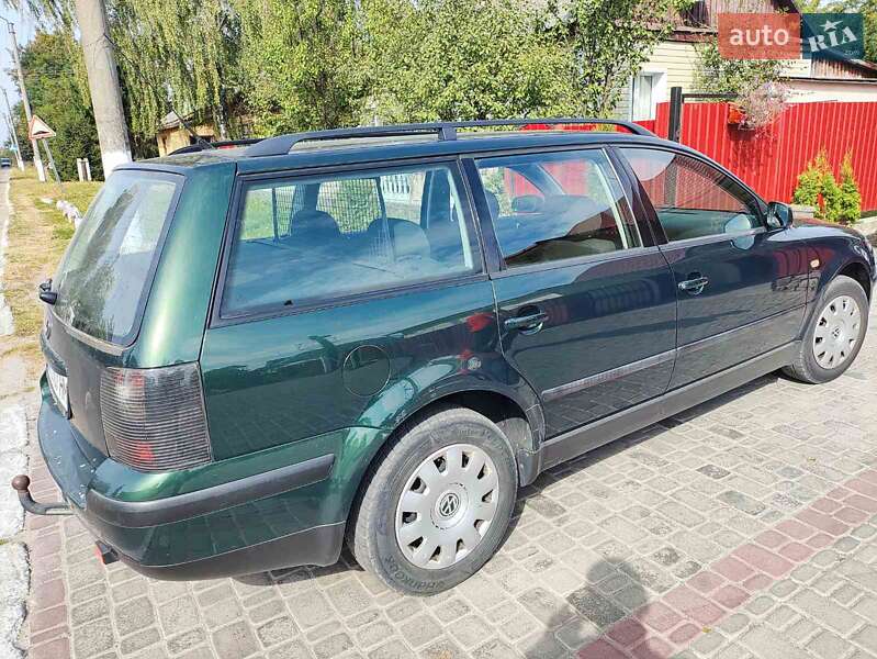 Універсал Volkswagen Passat 1998 в Рокитному