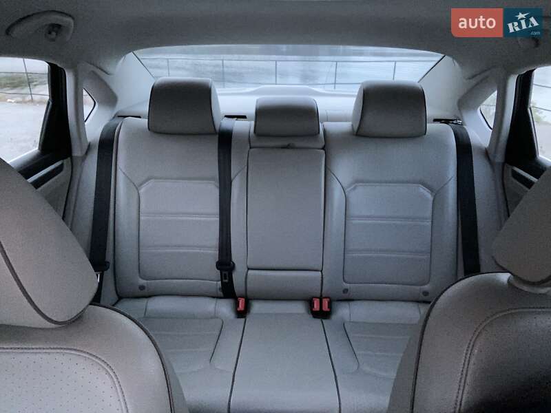 Седан Volkswagen Passat 2016 в Ржищеве