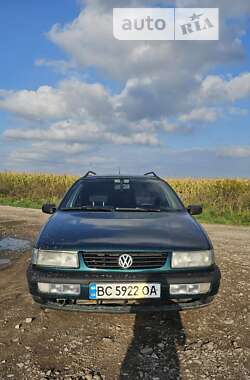 Універсал Volkswagen Passat 1994 в Рудки