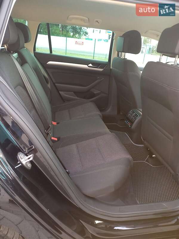 Универсал Volkswagen Passat 2018 в Калиновке фото 5 Универсал Volkswagen Passat 2018 в Калиновке