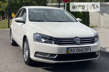 Седан Volkswagen Passat 2012 в Харькове