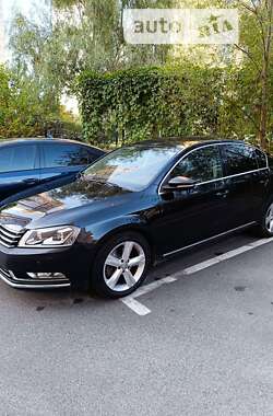 Седан Volkswagen Passat 2011 в Киеве