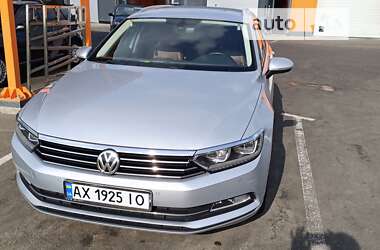 Універсал Volkswagen Passat 2015 в Харкові