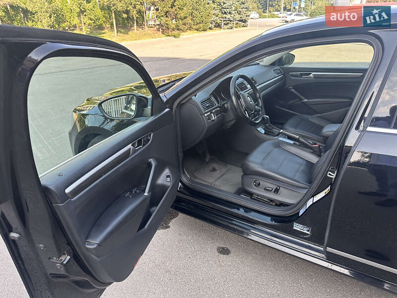 Седан Volkswagen Passat 2016 в Тернополе