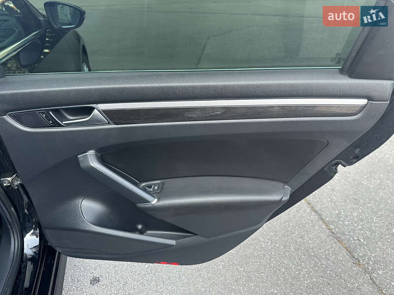 Седан Volkswagen Passat 2016 в Тернополе