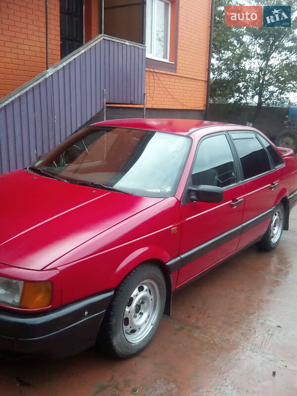 Седан Volkswagen Passat 1991 в Луцке