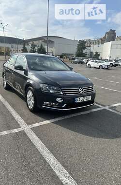 Седан Volkswagen Passat 2011 в Киеве