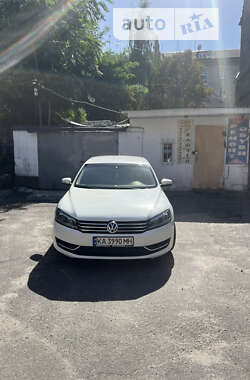 Седан Volkswagen Passat 2013 в Дніпрі