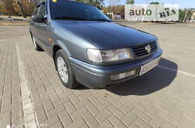 Седан Volkswagen Passat 1995 в Черкассах