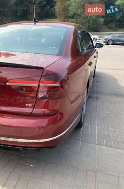 Седан Volkswagen Passat 2017 в 