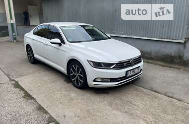 Седан Volkswagen Passat 2015 в Черновцах