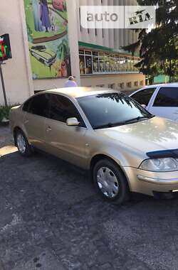 Седан Volkswagen Passat 2003 в Иршаве