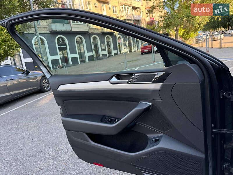 Универсал Volkswagen Passat 2015 в Днепре