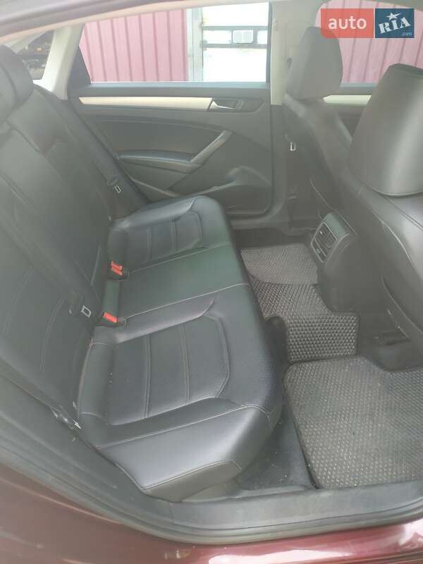 Седан Volkswagen Passat 2013 в Рокитному