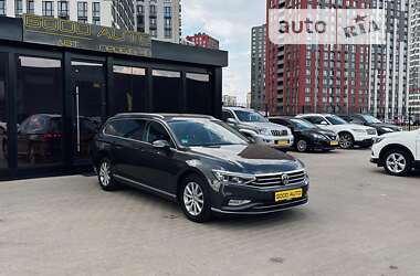 Универсал Volkswagen Passat 2019 в Киеве