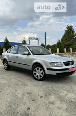 Седан Volkswagen Passat 2000 в Львові