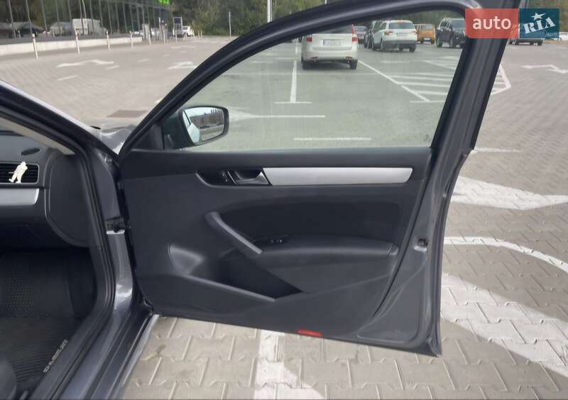 Седан Volkswagen Passat 2013 в Киеве