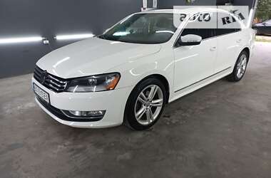 Седан Volkswagen Passat 2013 в Ивано-Франковске