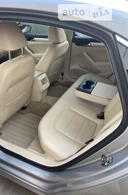 Седан Volkswagen Passat 2012 в Днепре