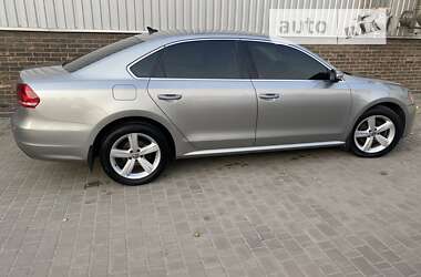 Седан Volkswagen Passat 2012 в Днепре