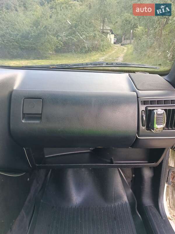 Седан Volkswagen Passat 1988 в Брюховичах