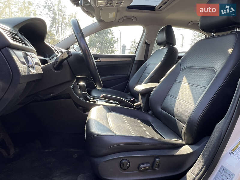 Седан Volkswagen Passat 2014 в Стрые