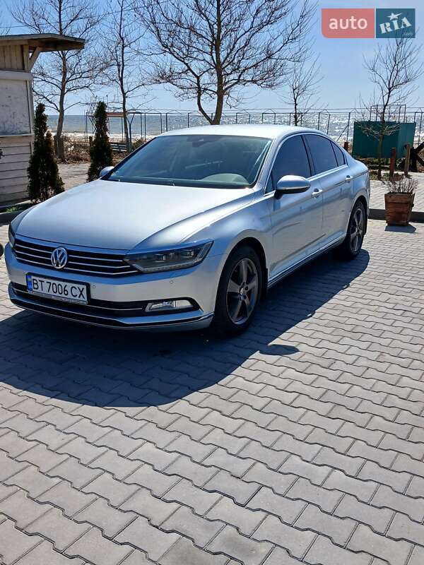 Седан Volkswagen Passat 2016 в Южном