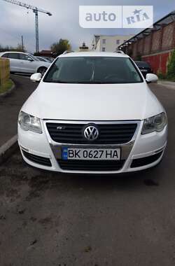 Універсал Volkswagen Passat 2010 в Рівному