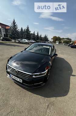 Седан Volkswagen Passat 2015 в Одессе