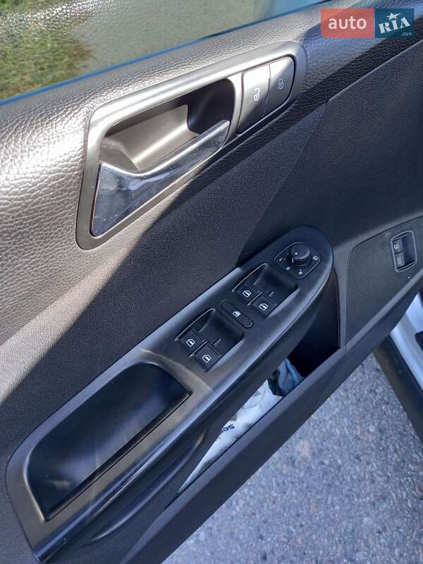 Універсал Volkswagen Passat 2007 в Обухові