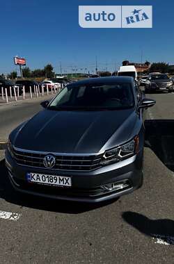 Седан Volkswagen Passat 2018 в Киеве