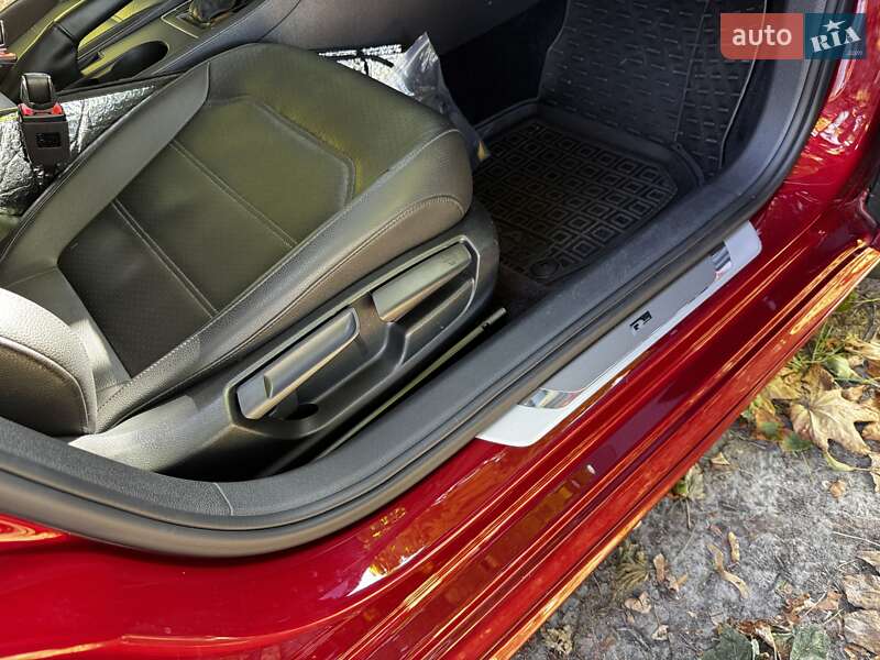 Седан Volkswagen Passat 2018 в Киеве