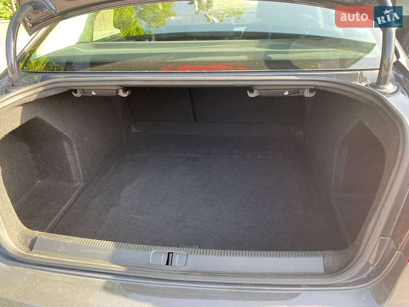 Седан Volkswagen Passat 2012 в Звягеле