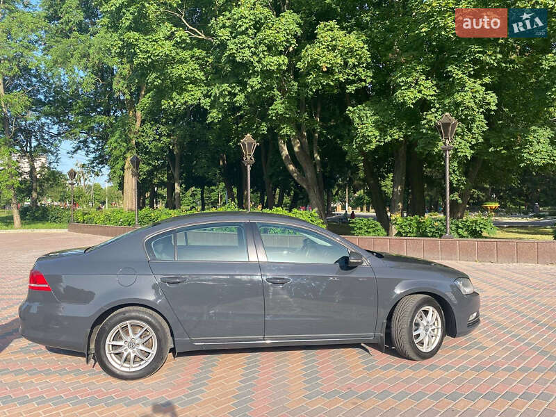Седан Volkswagen Passat 2012 в Звягеле