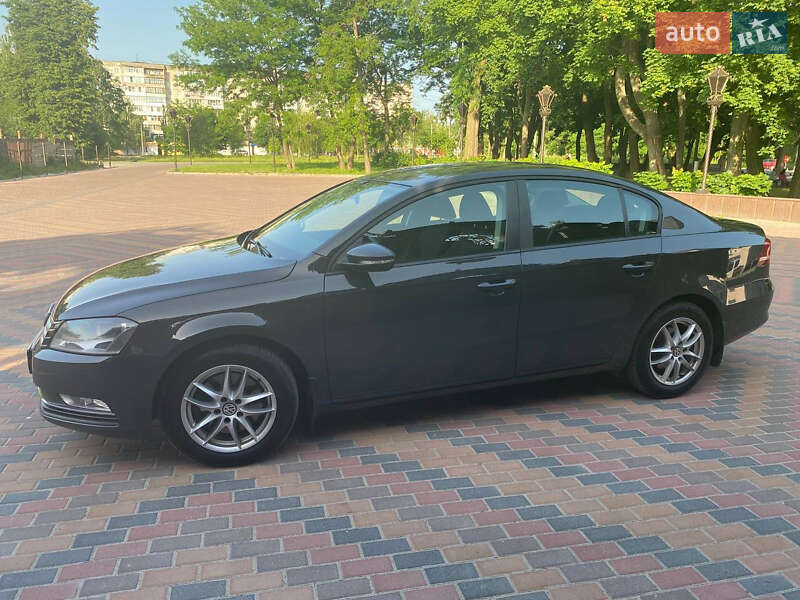 Седан Volkswagen Passat 2012 в Звягеле