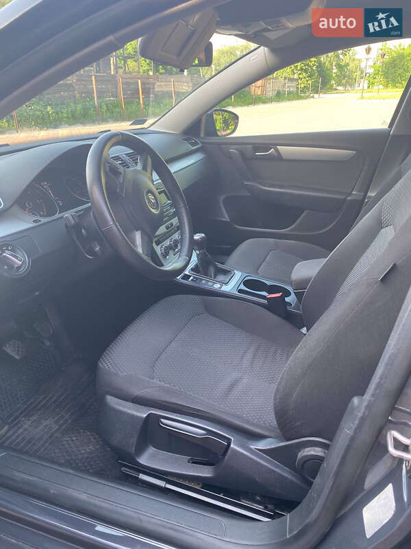 Седан Volkswagen Passat 2012 в Звягеле
