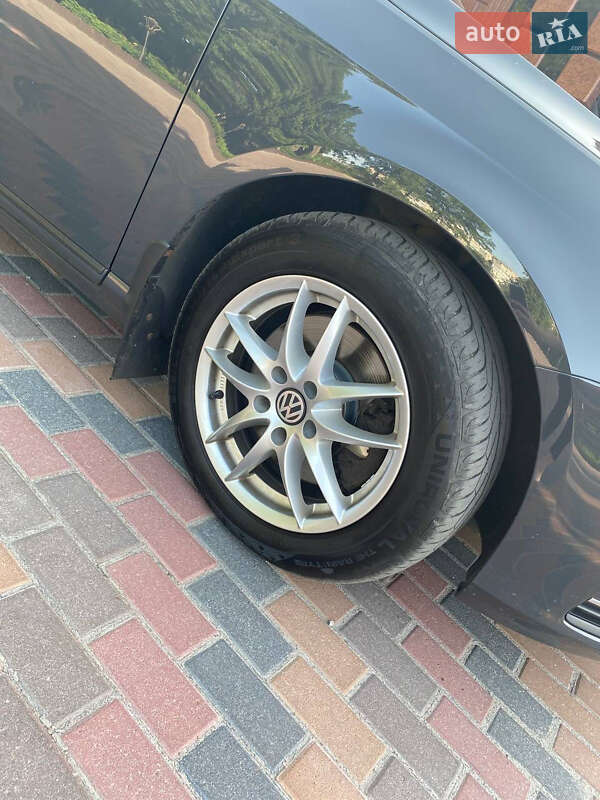 Седан Volkswagen Passat 2012 в Звягеле