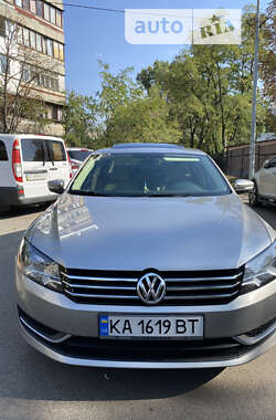 Седан Volkswagen Passat 2013 в Києві