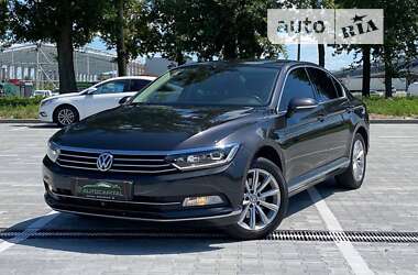 Седан Volkswagen Passat 2018 в Киеве