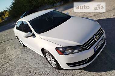 Седан Volkswagen Passat 2011 в Харкові